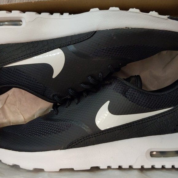 Nike Shoes - Nike Air Max Thea